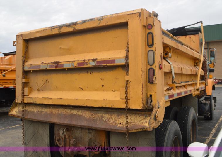 image for item L4542 2002 International F2554 dump truck