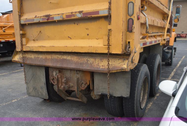 image for item L4542 2002 International F2554 dump truck