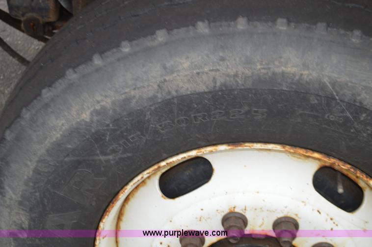 image for item L4542 2002 International F2554 dump truck