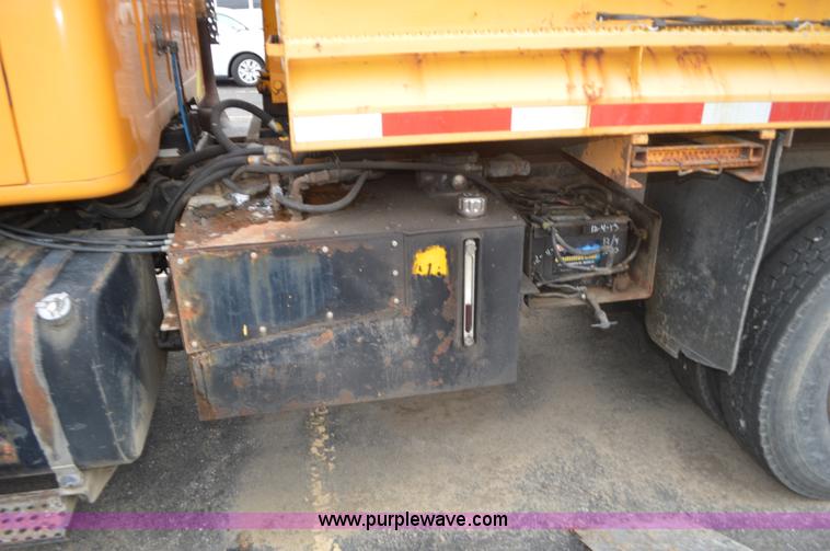 image for item L4542 2002 International F2554 dump truck