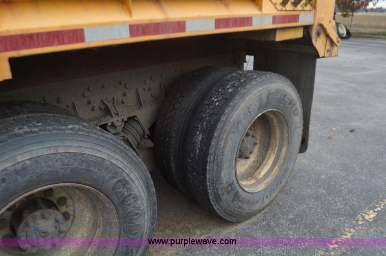 image for item L4542 2002 International F2554 dump truck