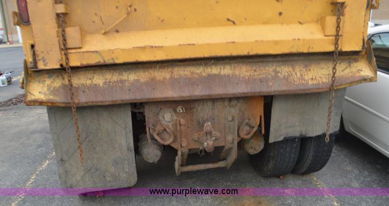 image for item L4542 2002 International F2554 dump truck