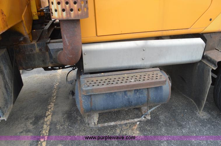 image for item L4542 2002 International F2554 dump truck