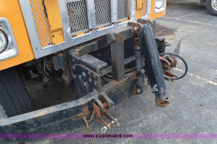 image for item L4542 2002 International F2554 dump truck