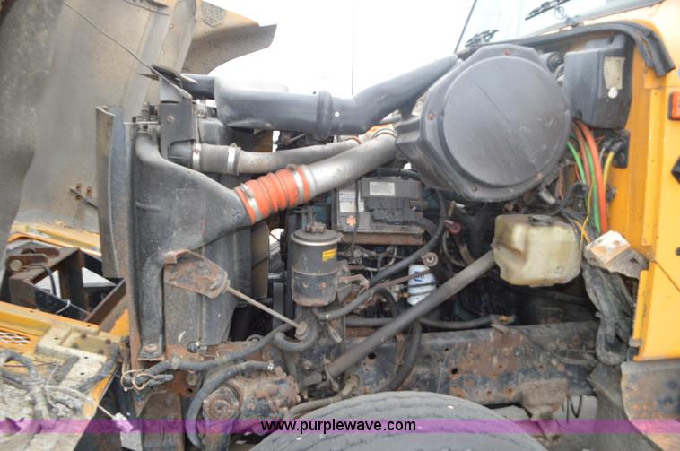 image for item L4542 2002 International F2554 dump truck