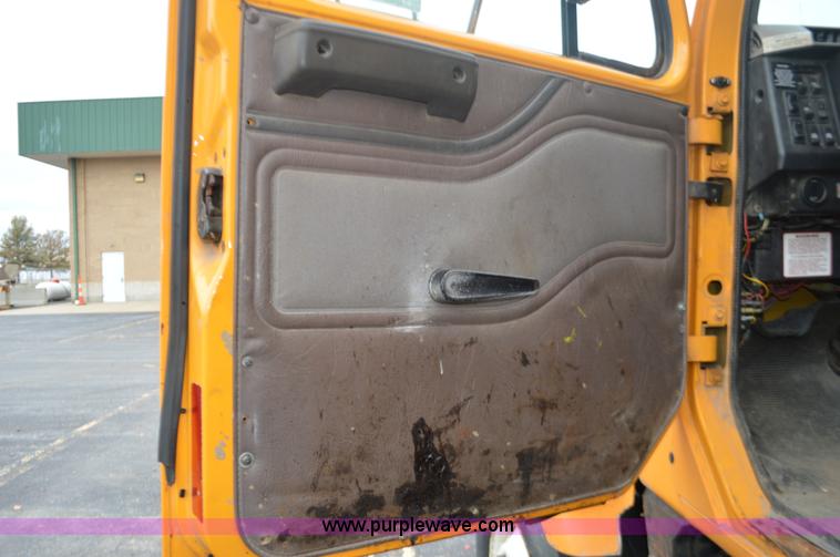 image for item L4542 2002 International F2554 dump truck