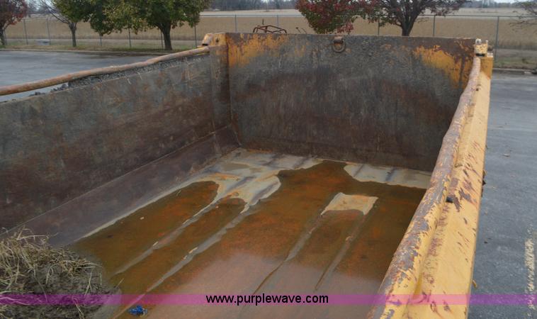 image for item L4542 2002 International F2554 dump truck