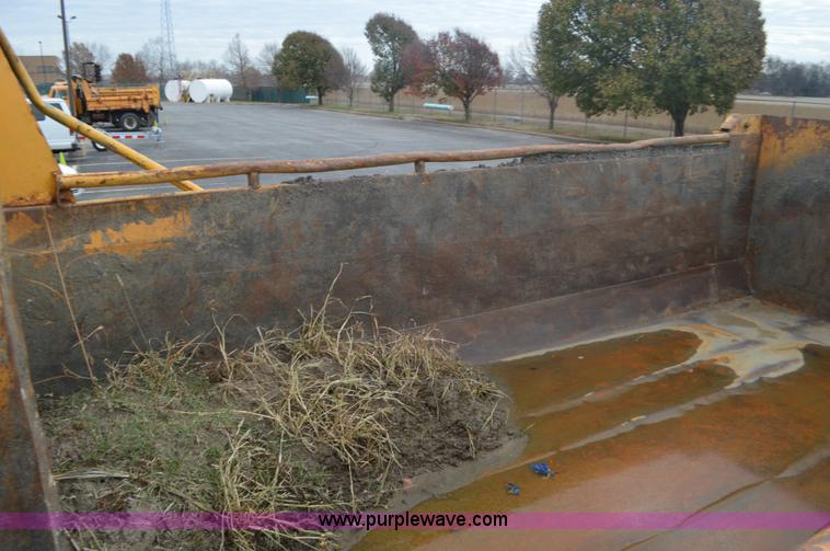 image for item L4542 2002 International F2554 dump truck