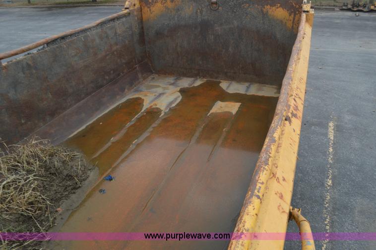 image for item L4542 2002 International F2554 dump truck