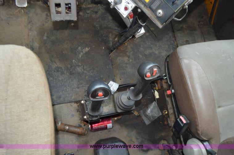 image for item L4542 2002 International F2554 dump truck