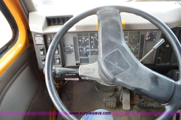 image for item L4542 2002 International F2554 dump truck