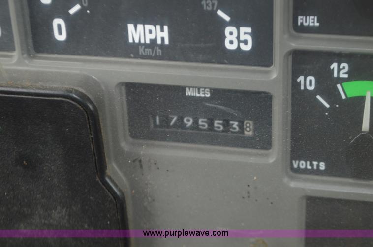 image for item L4542 2002 International F2554 dump truck