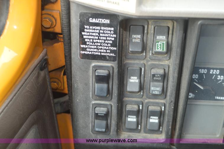 image for item L4542 2002 International F2554 dump truck