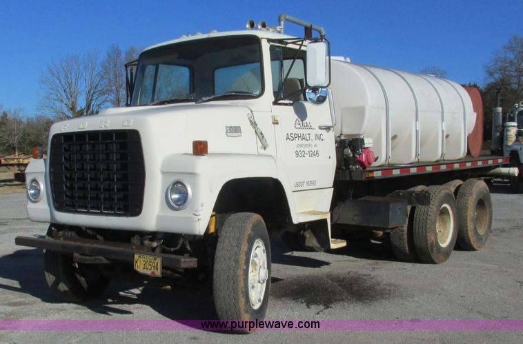 image for item L5344 1978 Ford 9000 water truck