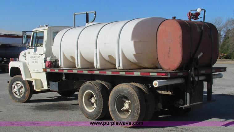 image for item L5344 1978 Ford 9000 water truck