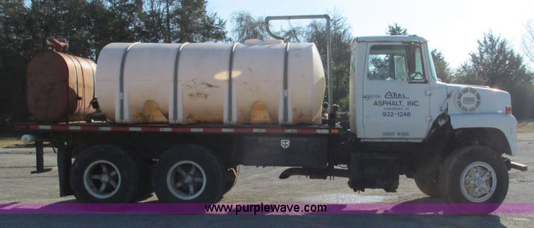 image for item L5344 1978 Ford 9000 water truck
