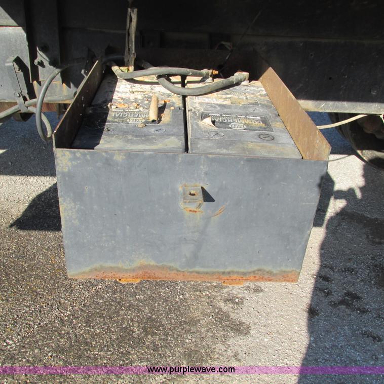 image for item L5344 1978 Ford 9000 water truck