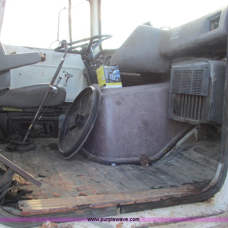 image for item L5344 1978 Ford 9000 water truck