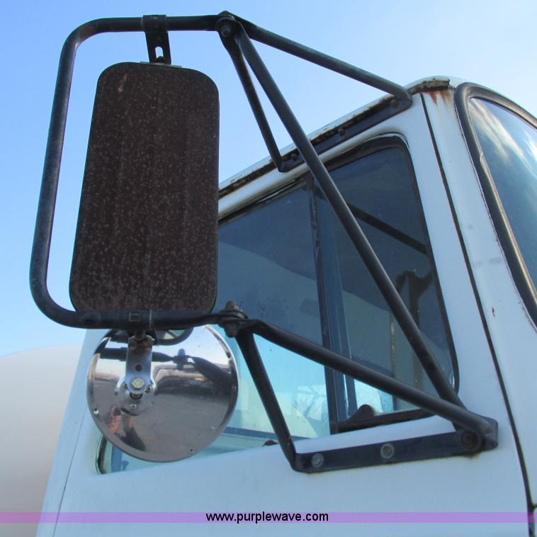 image for item L5344 1978 Ford 9000 water truck