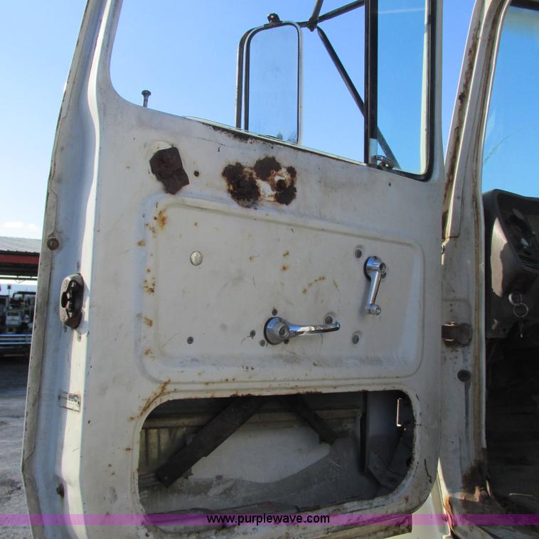 image for item L5344 1978 Ford 9000 water truck