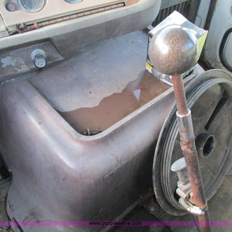 image for item L5344 1978 Ford 9000 water truck