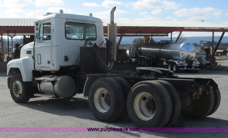 image for item L5345 1993 Mack CH613 semi truck