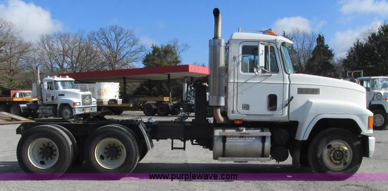 image for item L5345 1993 Mack CH613 semi truck