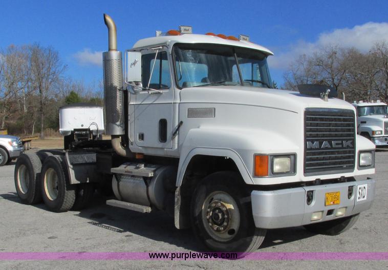 image for item L5345 1993 Mack CH613 semi truck