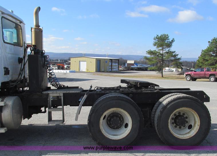image for item L5345 1993 Mack CH613 semi truck