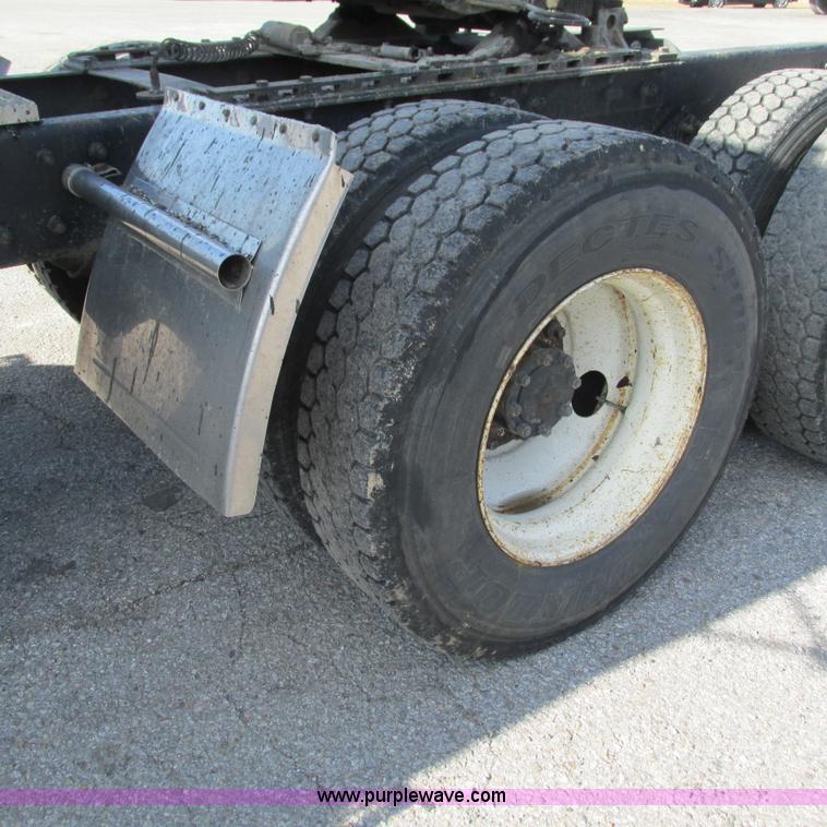 image for item L5345 1993 Mack CH613 semi truck