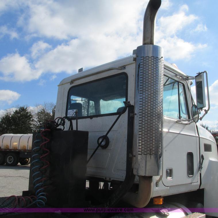 image for item L5345 1993 Mack CH613 semi truck