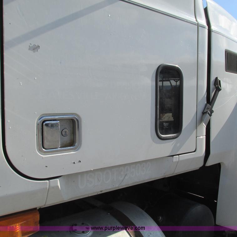 image for item L5345 1993 Mack CH613 semi truck