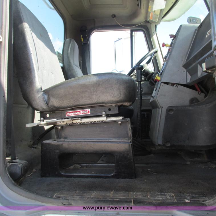 image for item L5345 1993 Mack CH613 semi truck