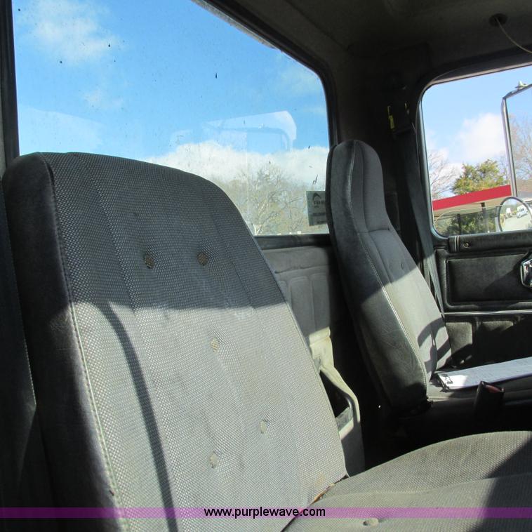 image for item L5345 1993 Mack CH613 semi truck