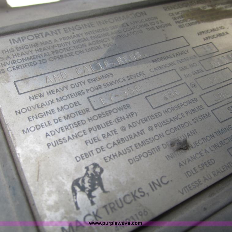 image for item L5345 1993 Mack CH613 semi truck