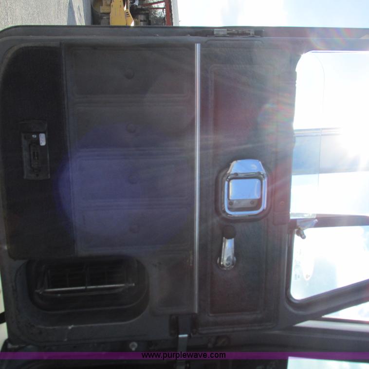 image for item L5345 1993 Mack CH613 semi truck