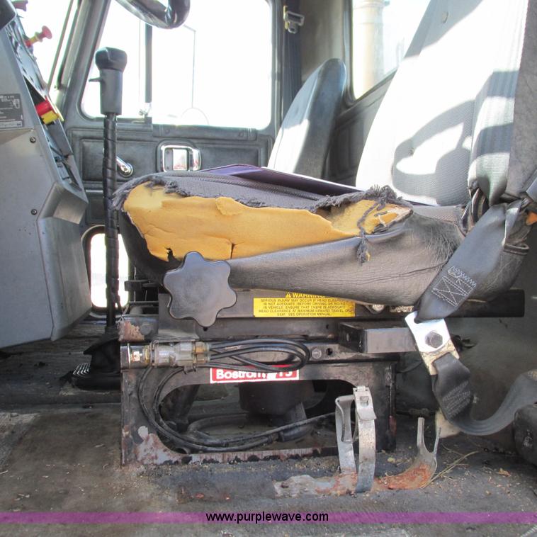 image for item L5345 1993 Mack CH613 semi truck