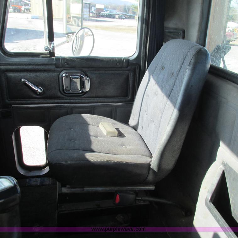 image for item L5345 1993 Mack CH613 semi truck