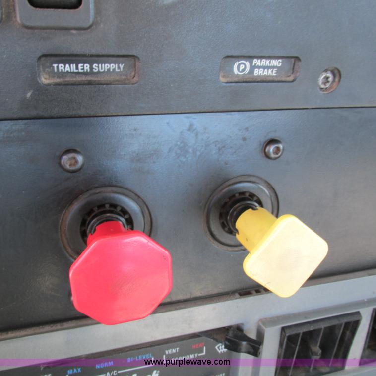 image for item L5345 1993 Mack CH613 semi truck