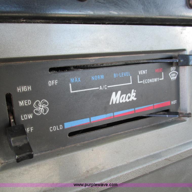 image for item L5345 1993 Mack CH613 semi truck