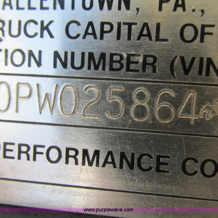 image for item L5345 1993 Mack CH613 semi truck