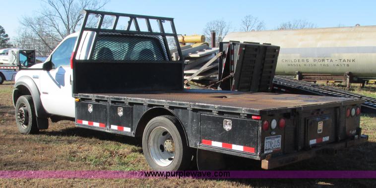 image for item L5346 2005 Ford F450 Super Duty flatbed pickup truck