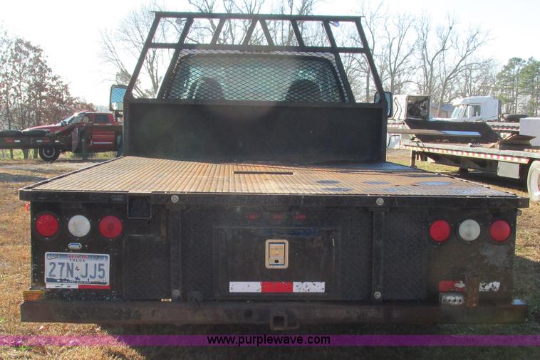 image for item L5346 2005 Ford F450 Super Duty flatbed pickup truck