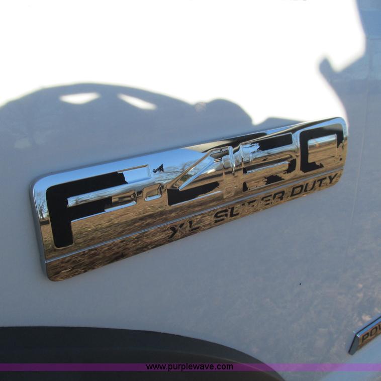 image for item L5346 2005 Ford F450 Super Duty flatbed pickup truck