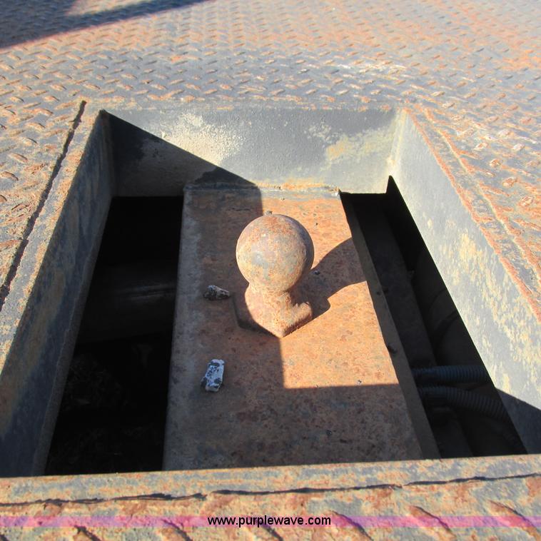 image for item L5346 2005 Ford F450 Super Duty flatbed pickup truck