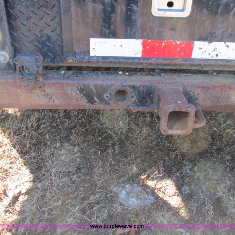 image for item L5346 2005 Ford F450 Super Duty flatbed pickup truck