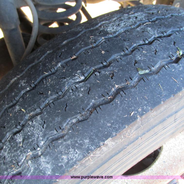 image for item L5346 2005 Ford F450 Super Duty flatbed pickup truck