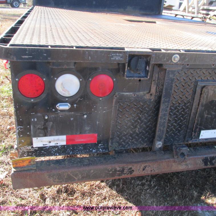 image for item L5346 2005 Ford F450 Super Duty flatbed pickup truck