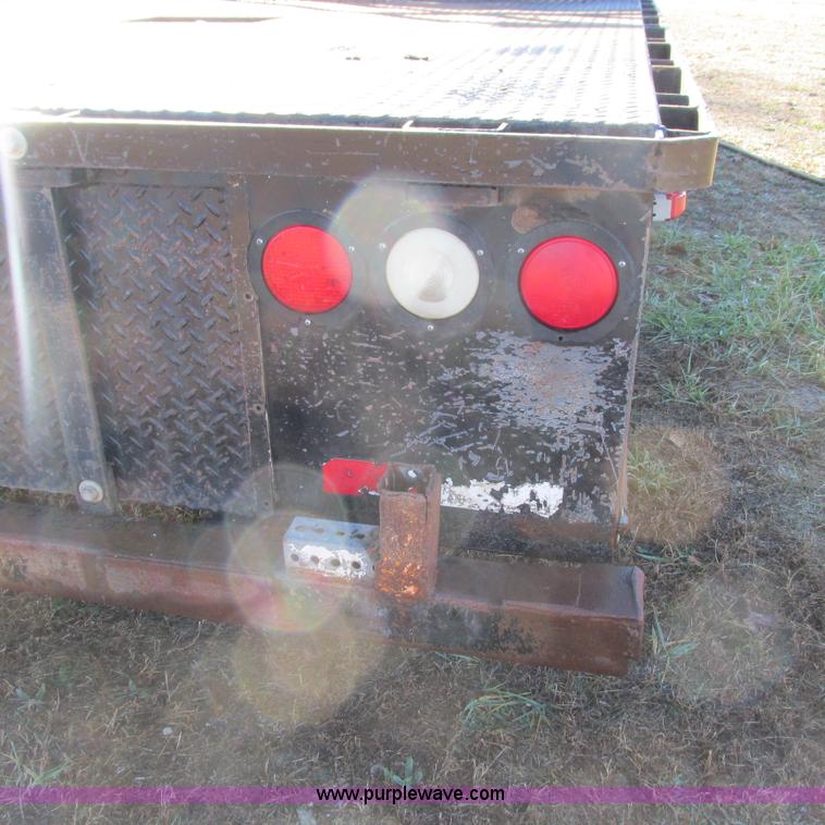 image for item L5346 2005 Ford F450 Super Duty flatbed pickup truck