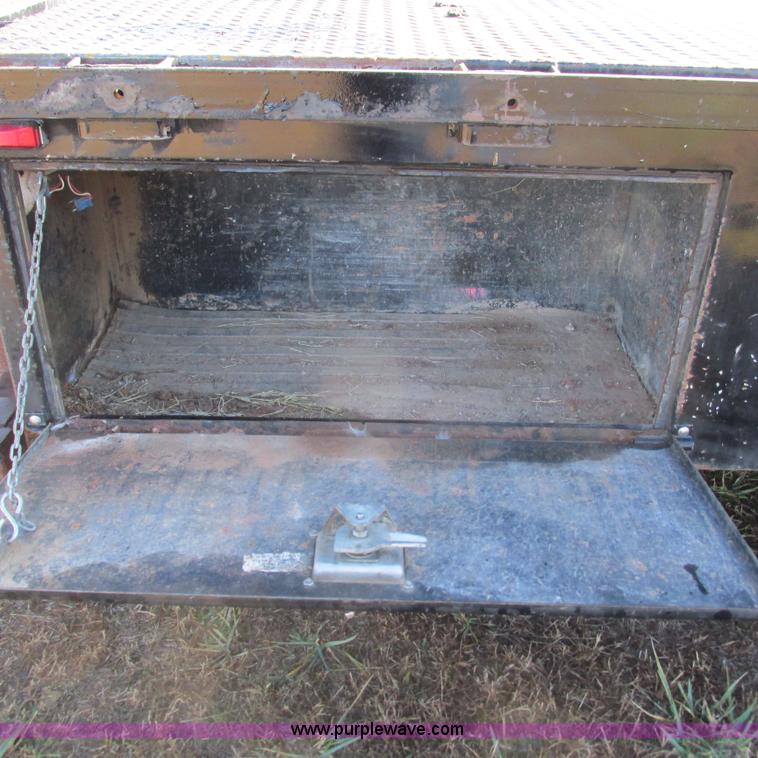 image for item L5346 2005 Ford F450 Super Duty flatbed pickup truck